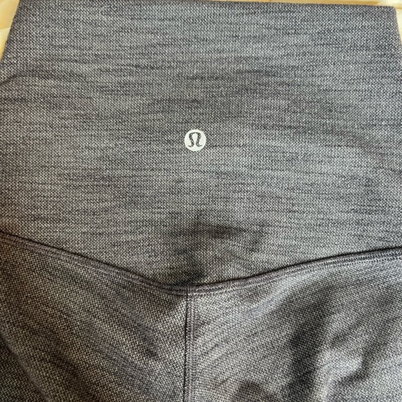 Lululemon Size 2 Gray - Picture 3 of 6